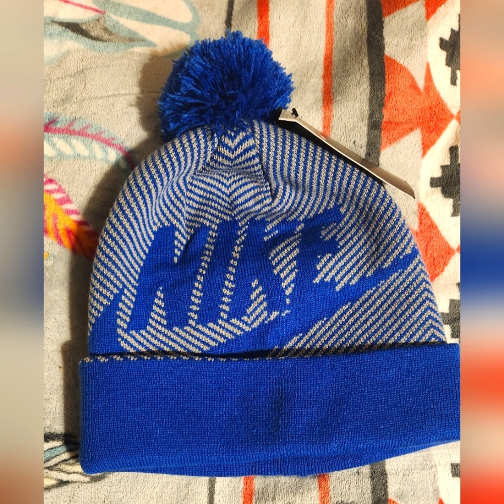 Nike Pom Pom Beanie (Unisex)